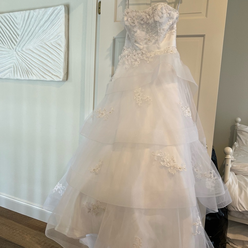 Never Worn Wedding Dress